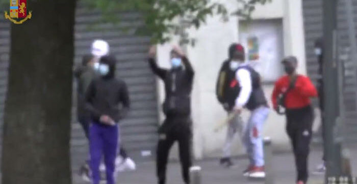 Un bambino di 10 anni trascinato nella Metro C di Roma da una Baby Gang