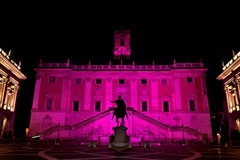 Giornata dedicata alle donne che convivono con il cancro al seno, il Campidoglio illuminato di rosa