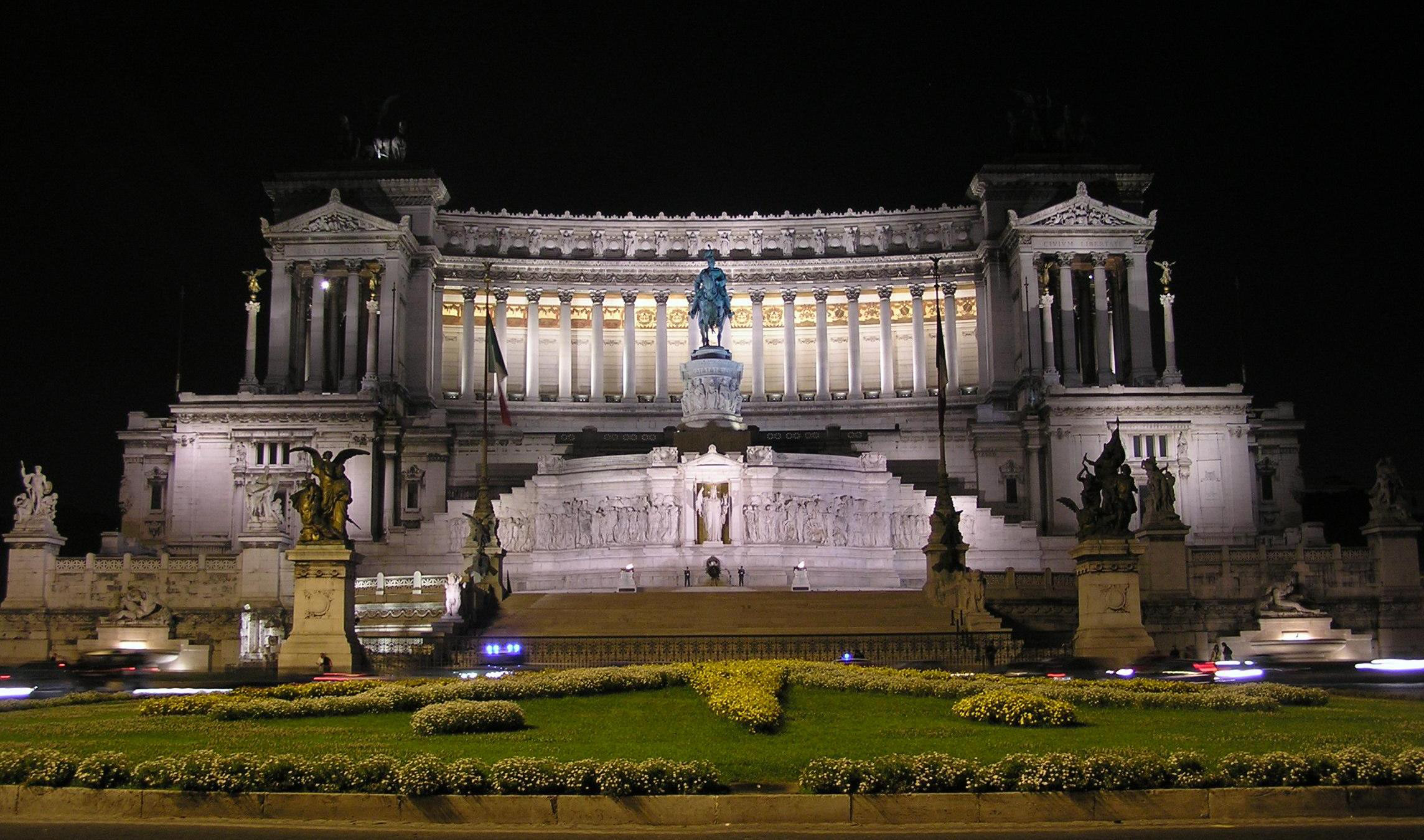 Piazza Venezia, dopo 5 mesi fermato l’aggressore che ha sfregiato al volto con un coltello un uomo lo scorso giugno