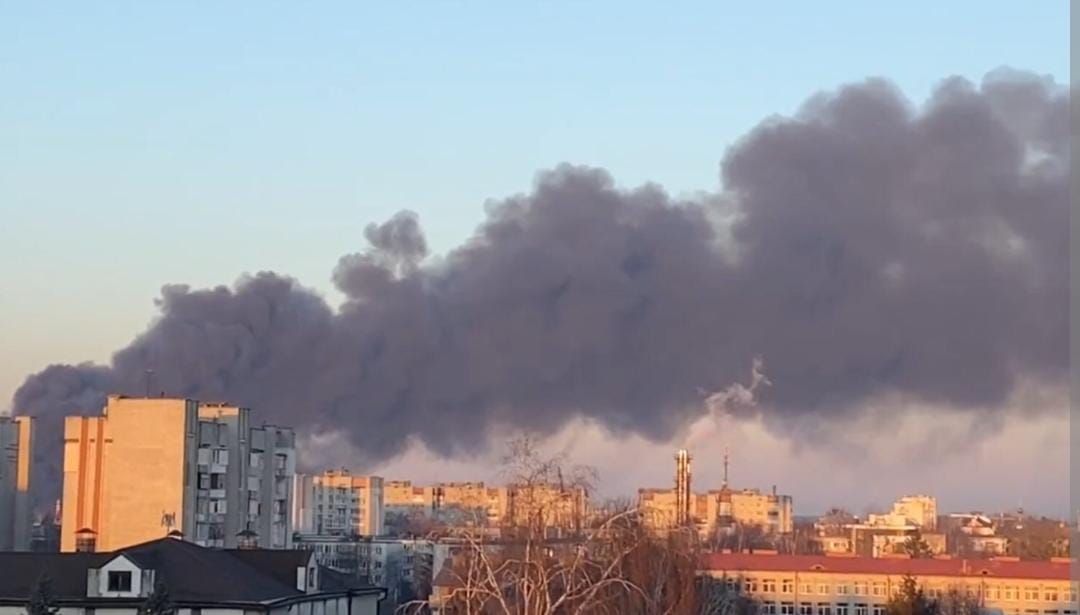 In Ucraina si festeggia sotto le bombe, vittime e Odessa e Leopoli