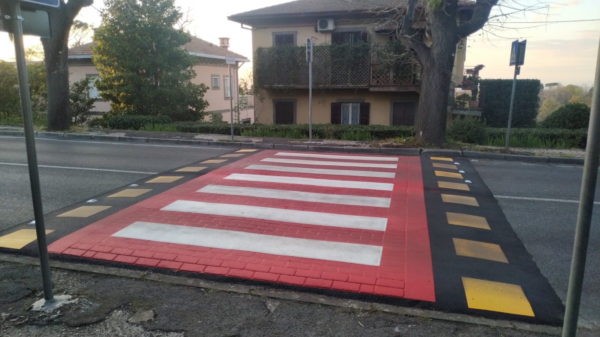 Roma punta sugli attraversamenti rialzati per la sicurezza dei pedoni