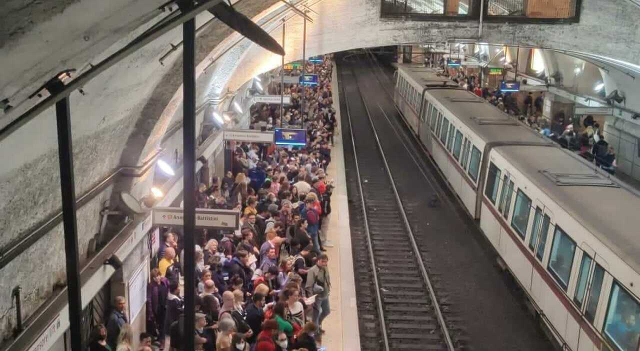 Un uomo in fuga sui binari della Metro scatena il caos: disagi e ritardi