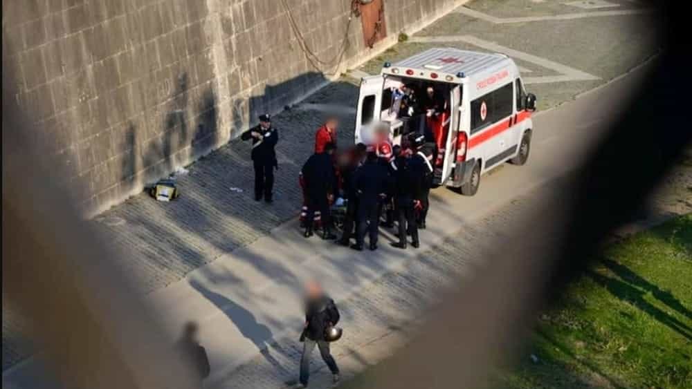 Tragedia a Testaccio: 59enne muore cadendo dal quinto piano