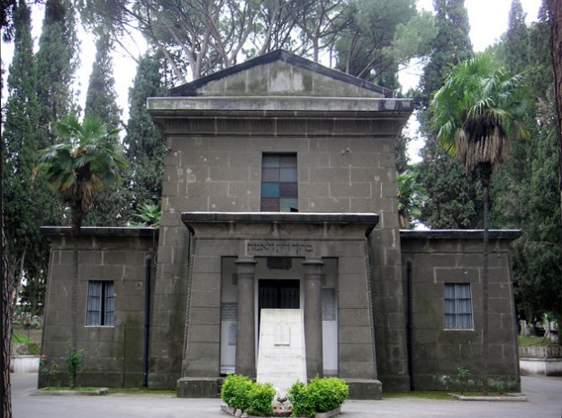 Restaurate le tombe vandalizzate del cimitero israelitico al Verano