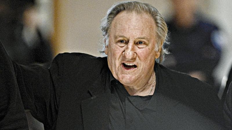 Gerard Depardieu a processo a Roma per l’aggressione al “re dei paparazzi”