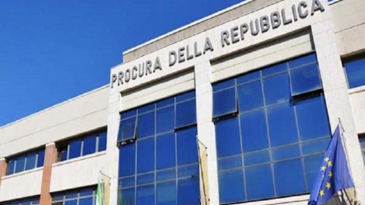 Inchiesta per corruzione a Latina, indagato l’assessore regionale Ghera