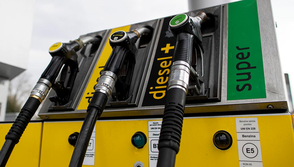 Aumentano le accise sul diesel, ma il calo del petrolio attutisce i rincari