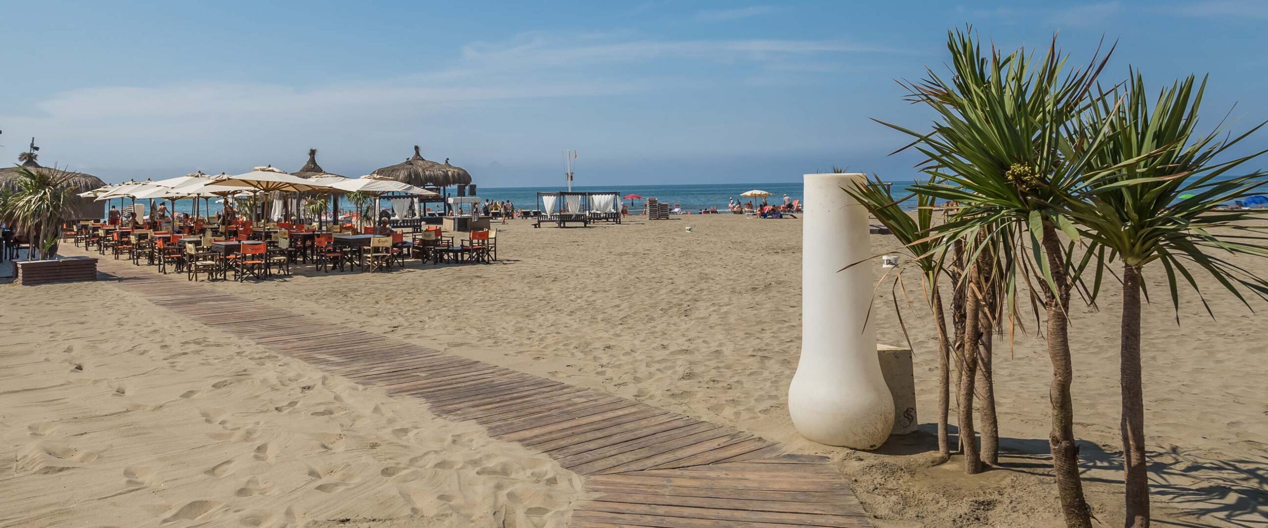 Fregene, rivolta contro l’ordinanza che spegne la musica in spiaggia