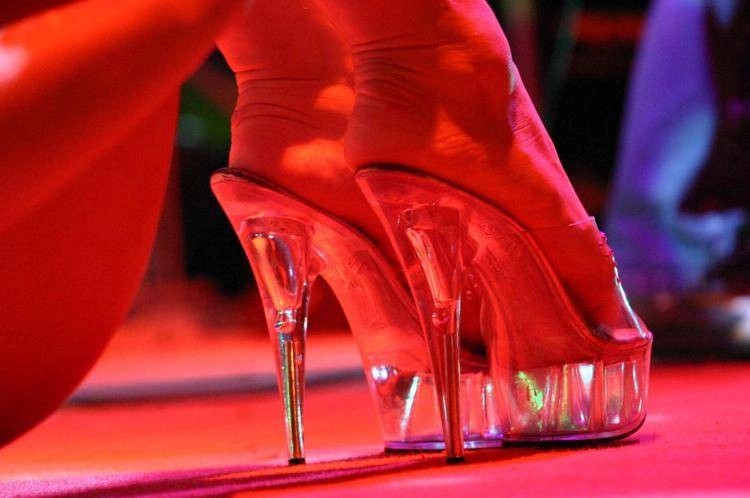 Un giro di sesso e droga dietro al finto centro benessere