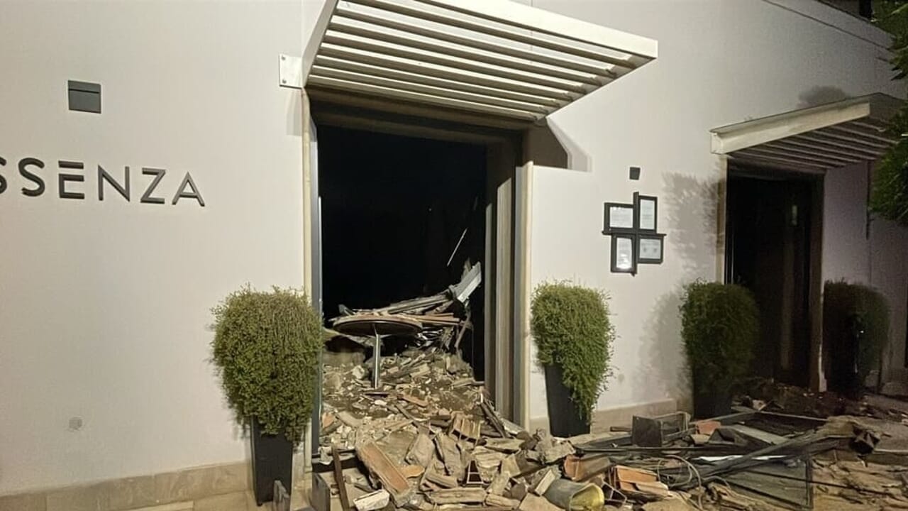 Terracina, crolla il solaio del ristorante Essenza: muore una sommelier