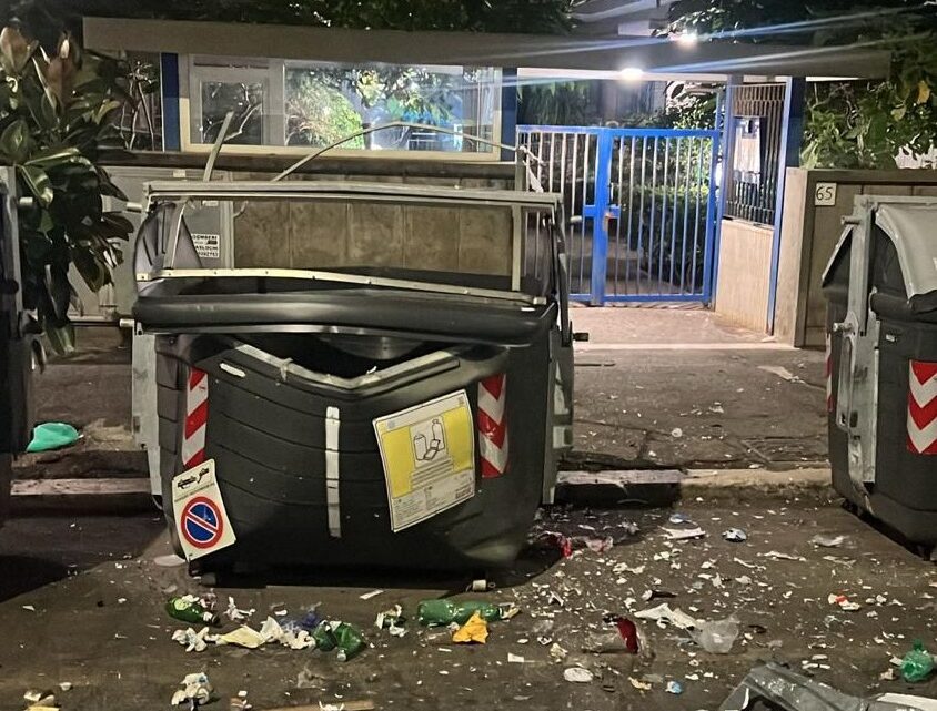 Esplosione a Ostia: un ordigno artigianale distrugge un cassonetto