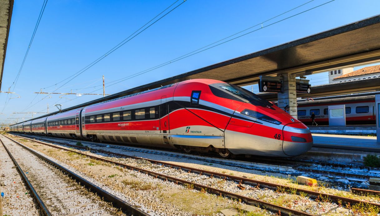 L’estate calda dei cantieri ferroviari. Disagi per i viaggiatori