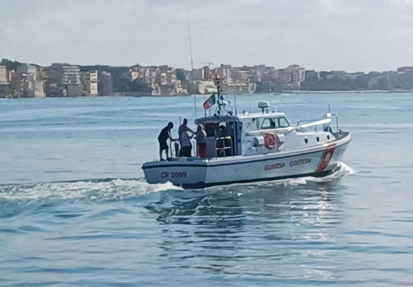 Anzio, affonda un peschereccio. Perde la vita un 68enne, salvo il figlio