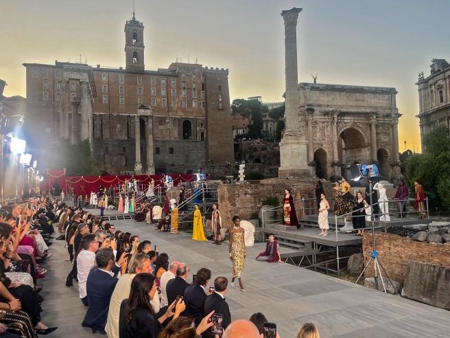 Ai Fori Imperiali trionfano stile e bellezza con la sfilata di Dolce e Gabbana