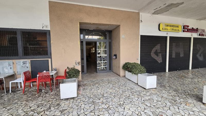 Ostia, è caccia al motociclista che ha piazzato l’ordigno esplosivo