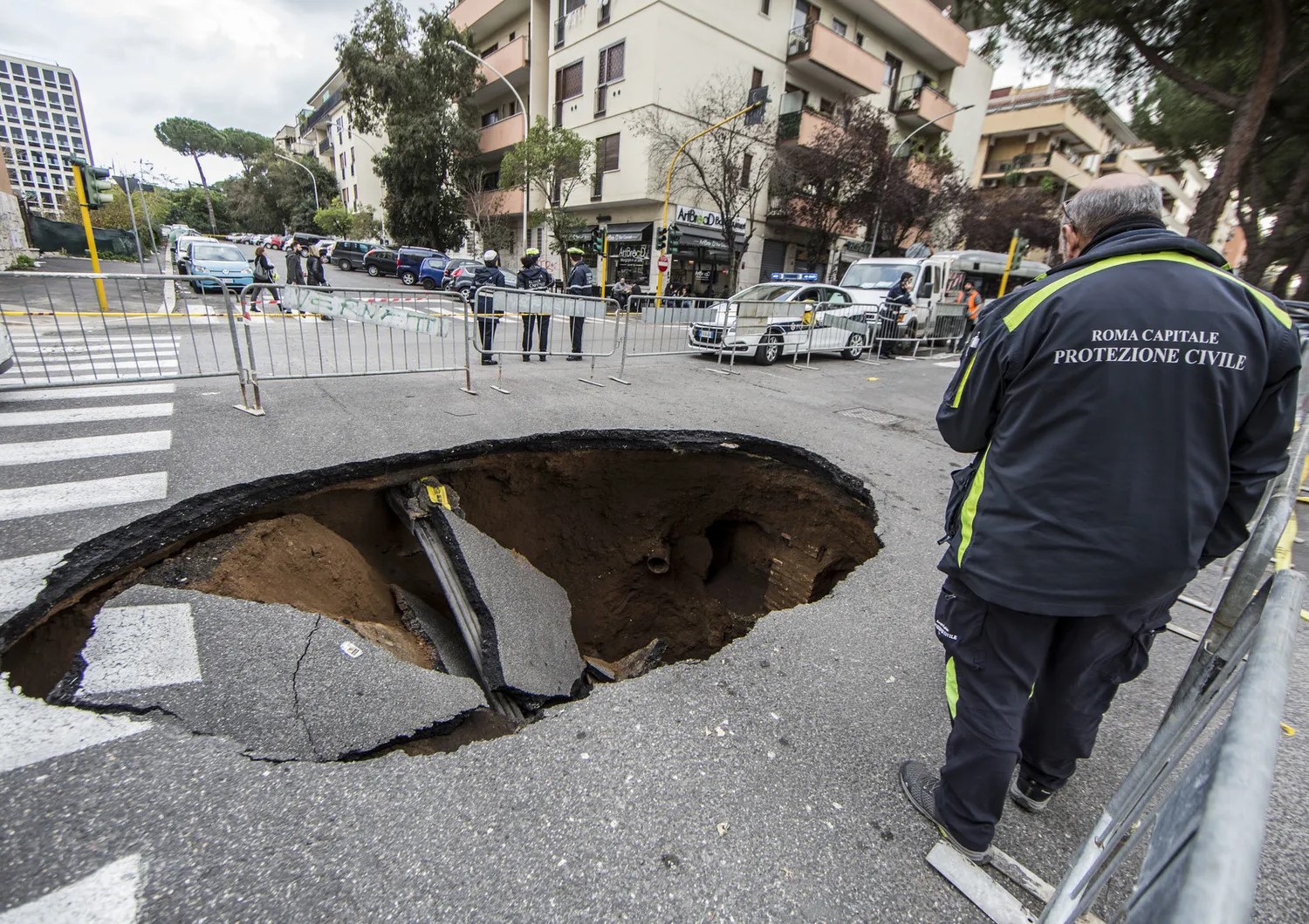Roma, piano da 720 milioni in 15 lotti per sistemare le strade