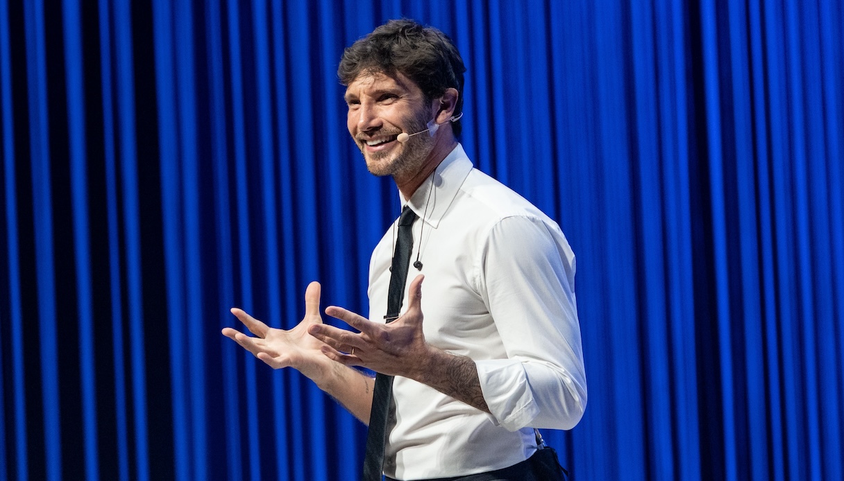 Stefano De Martino incanta l’Auditorium di Roma con “Meglio stasera”