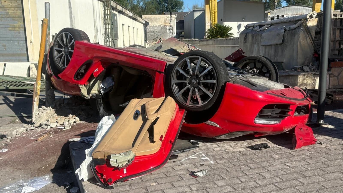 Tivoli, tre Rom rubano una Porsche ma si vanno a schiantare: un morto