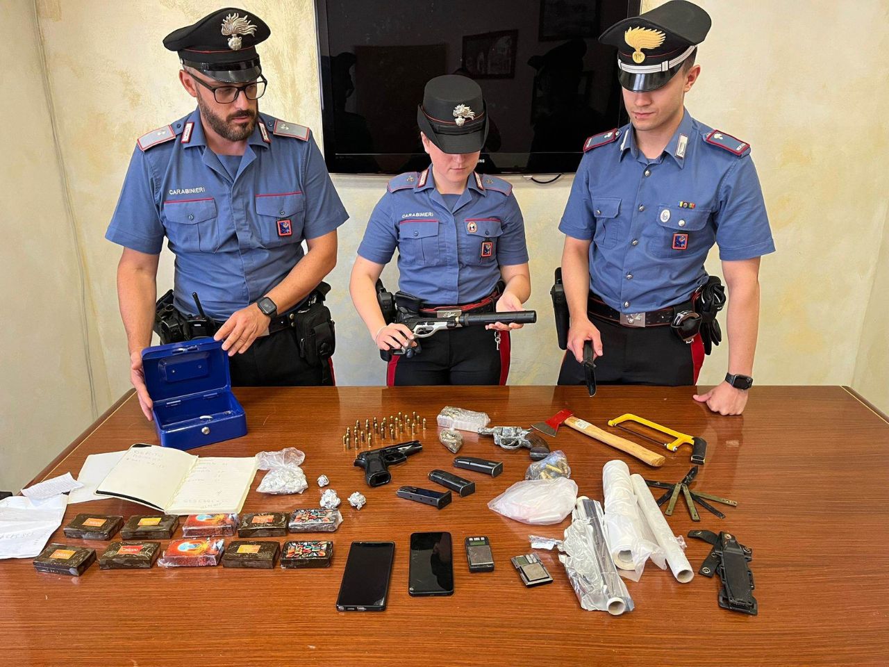 Maxi blitz a Ostia dei Carabinieri: tre arresti e 12 denunce