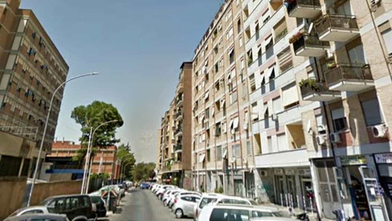 Roma, colpi di pistola contro un’auto a Casal Bruciato