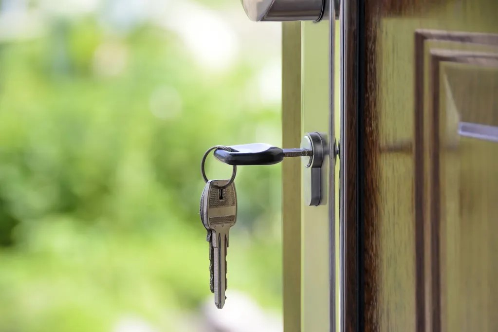 Case occupate, la presenza di minori non può bloccare lo sgombero