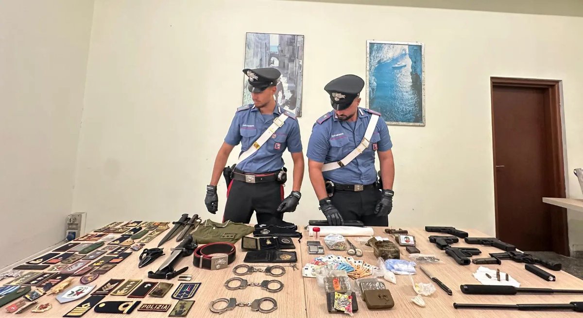 Roma Eur, in manette pusher 23enne: in casa aveva armi e divise false