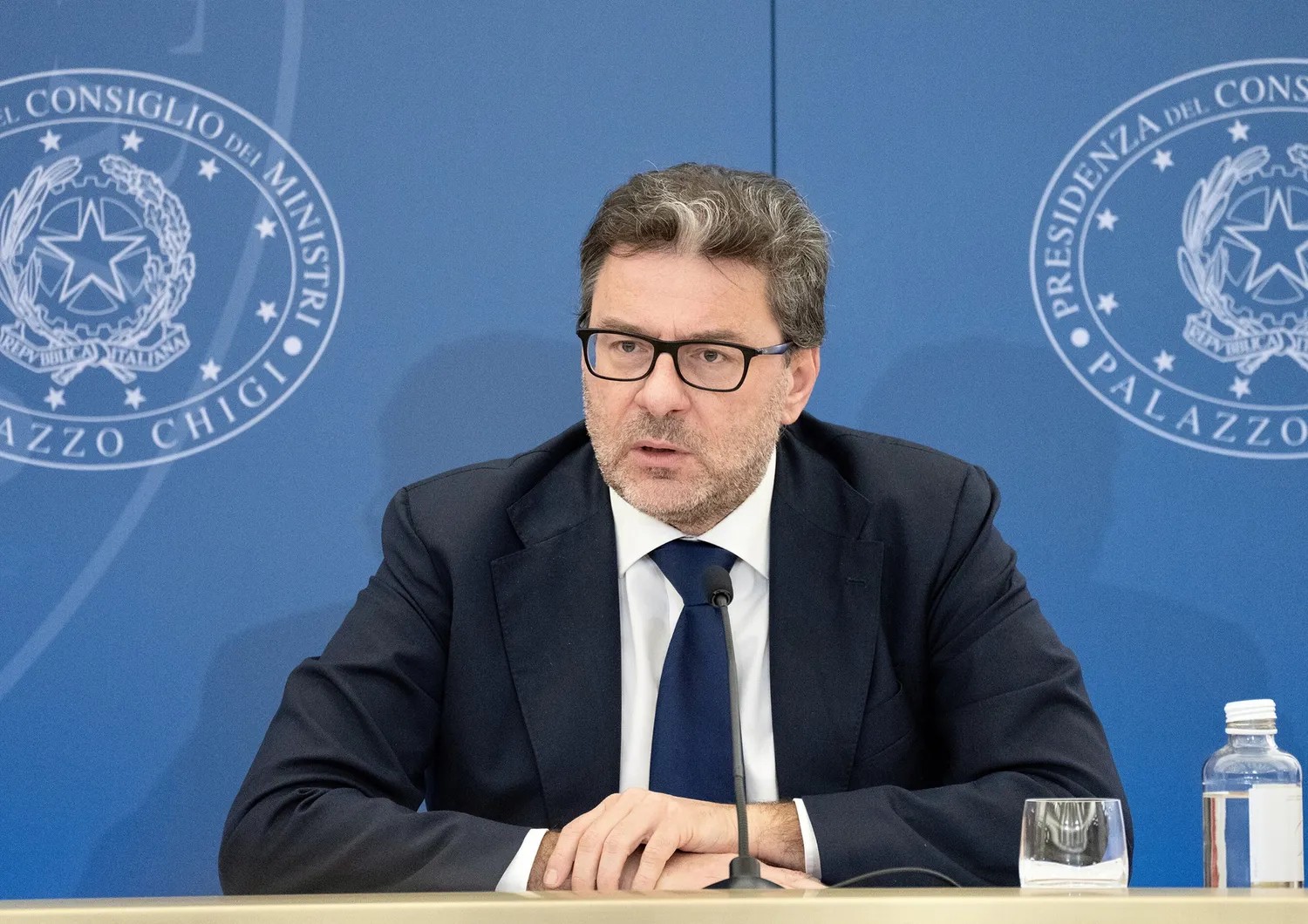 Italia verso l’uscita dalla procedura Ue sul deficit. Migliora il rating di Fitch