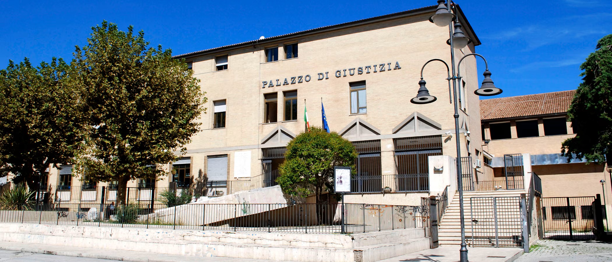Latina, 15enne si toglie la vita: per la famiglia la causa è il bullismo
