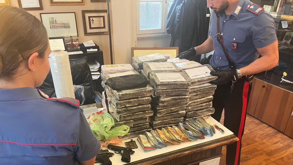 Roma, maxi sequestro a piazza Bologna: 70 chili di cocaina e armi in un box