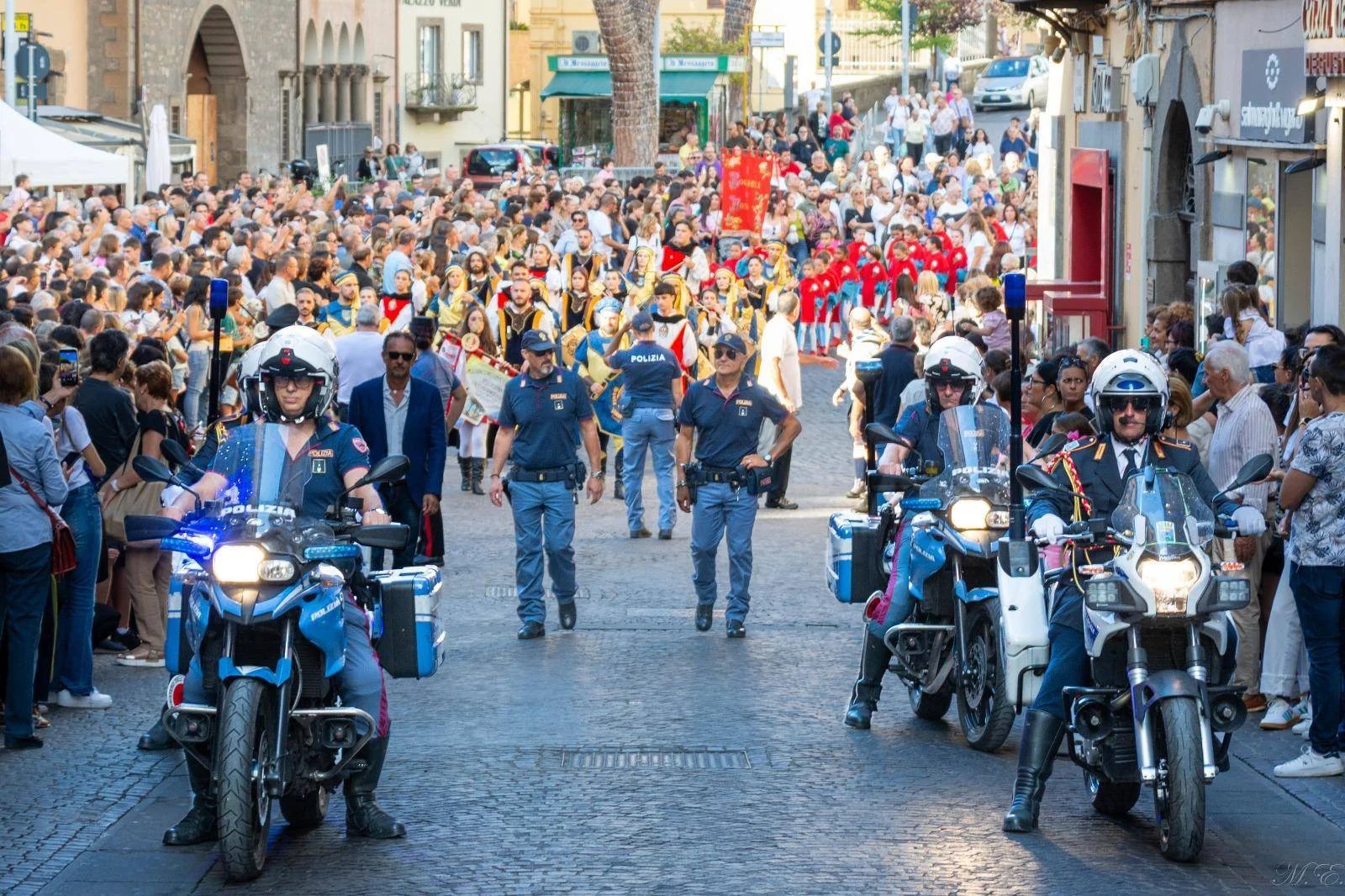 Viterbo, l’ombra del traffico d’armi dietro all’arresto dei turchi di origine curda