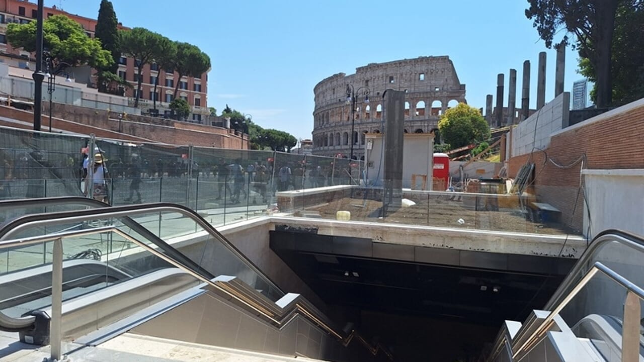 Metro C, tagli da 50 milioni nella manovra: è scontro col Governo
