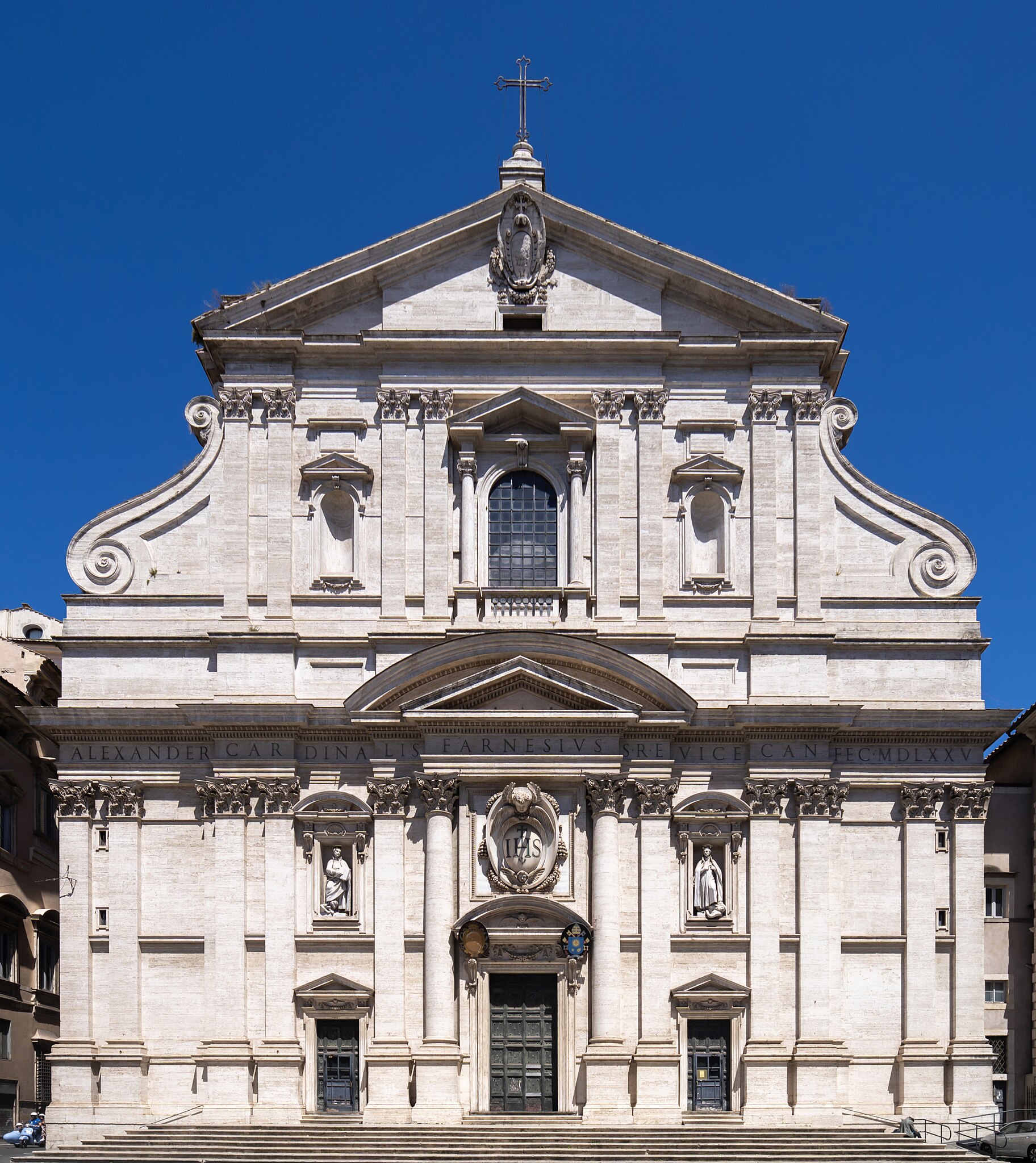 Chiesa del Gesù: 39enne nigeriano vuole spaccare tutto, arrestato