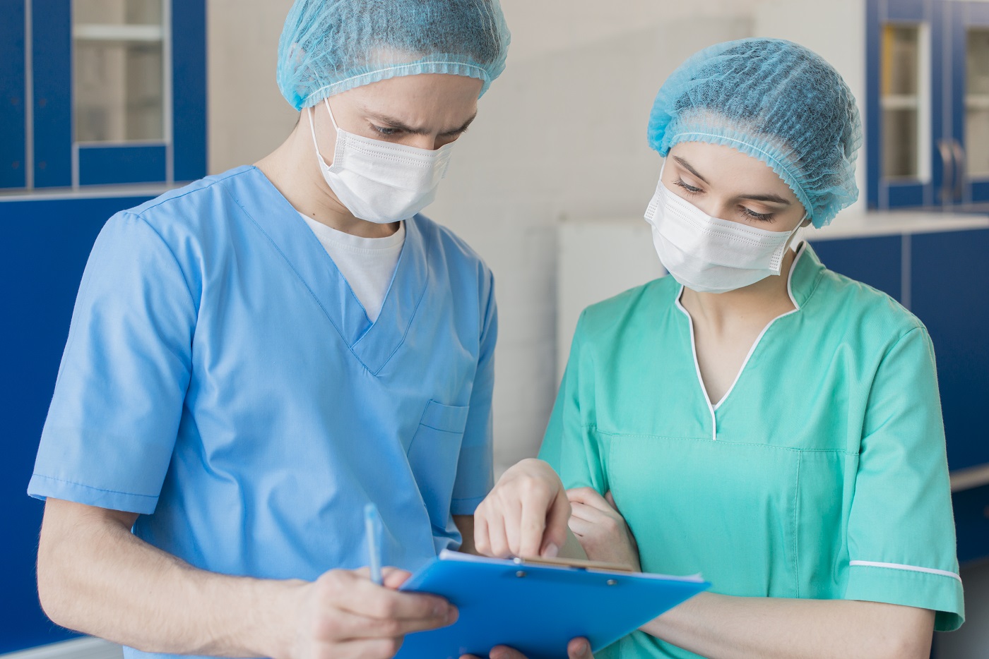 Sanità, firmato il nuovo contratto 2022-2024: aumenti in busta paga