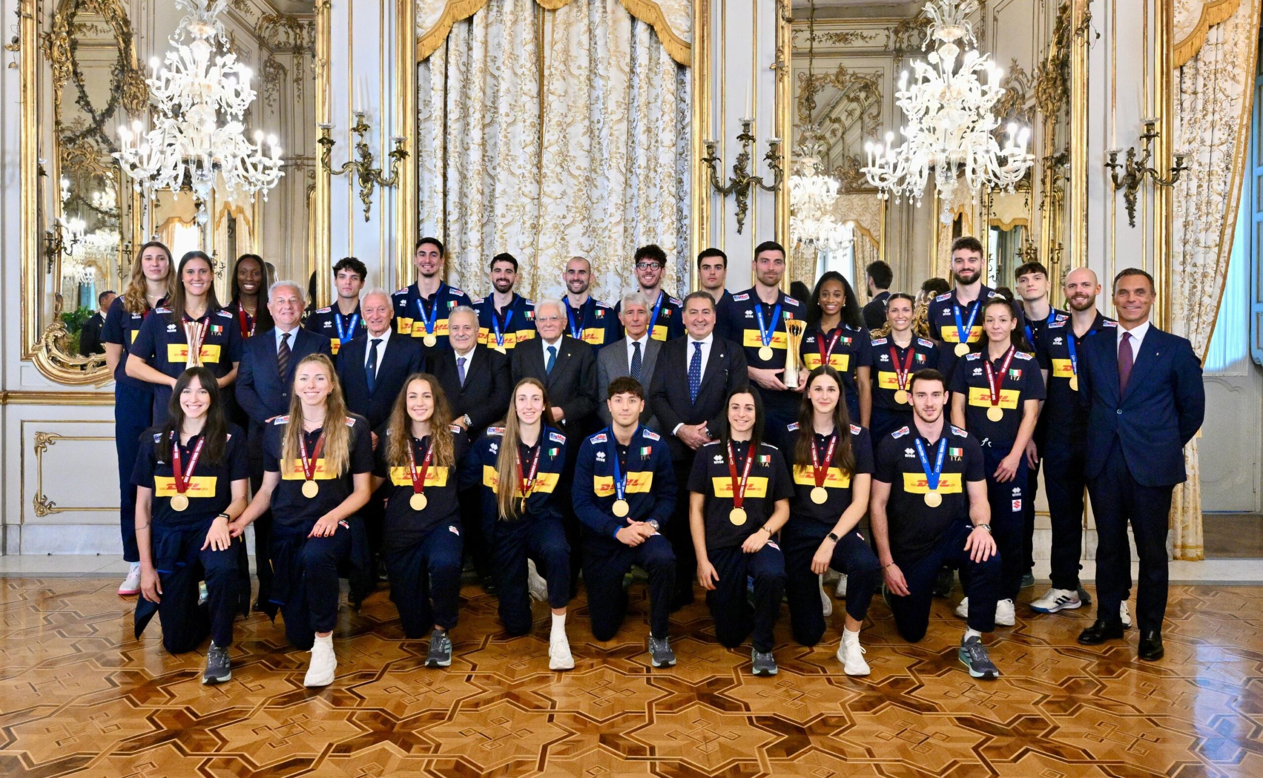 Mattarella accoglie le Nazionali di volley campioni del mondo al Quirinale