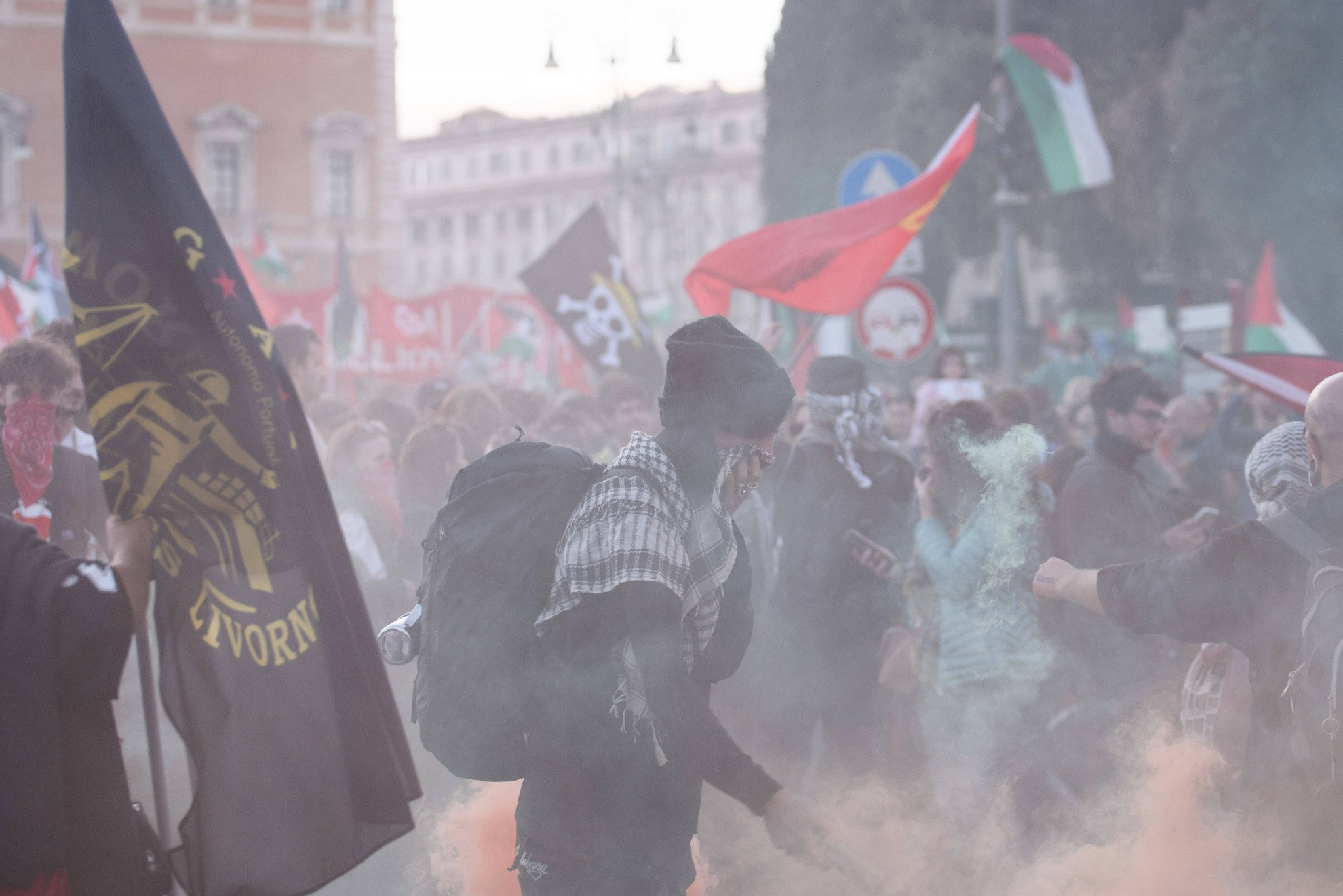 Roma, guerriglia pro Pal: rilasciati i 2 manifestanti arrestati