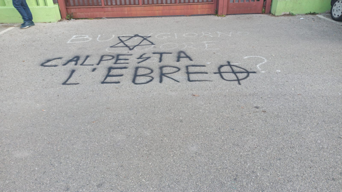 Piantedosi lancia l’allarme antisemitismo in Italia, 733 segnalazioni in un anno