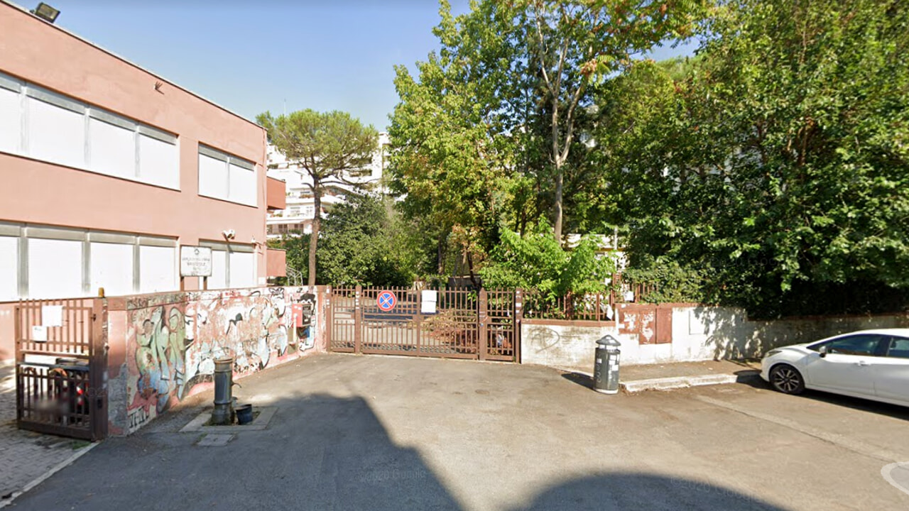 Roma: Eur-Ferratella, ex scuola di via Comisso di nuovo occupata