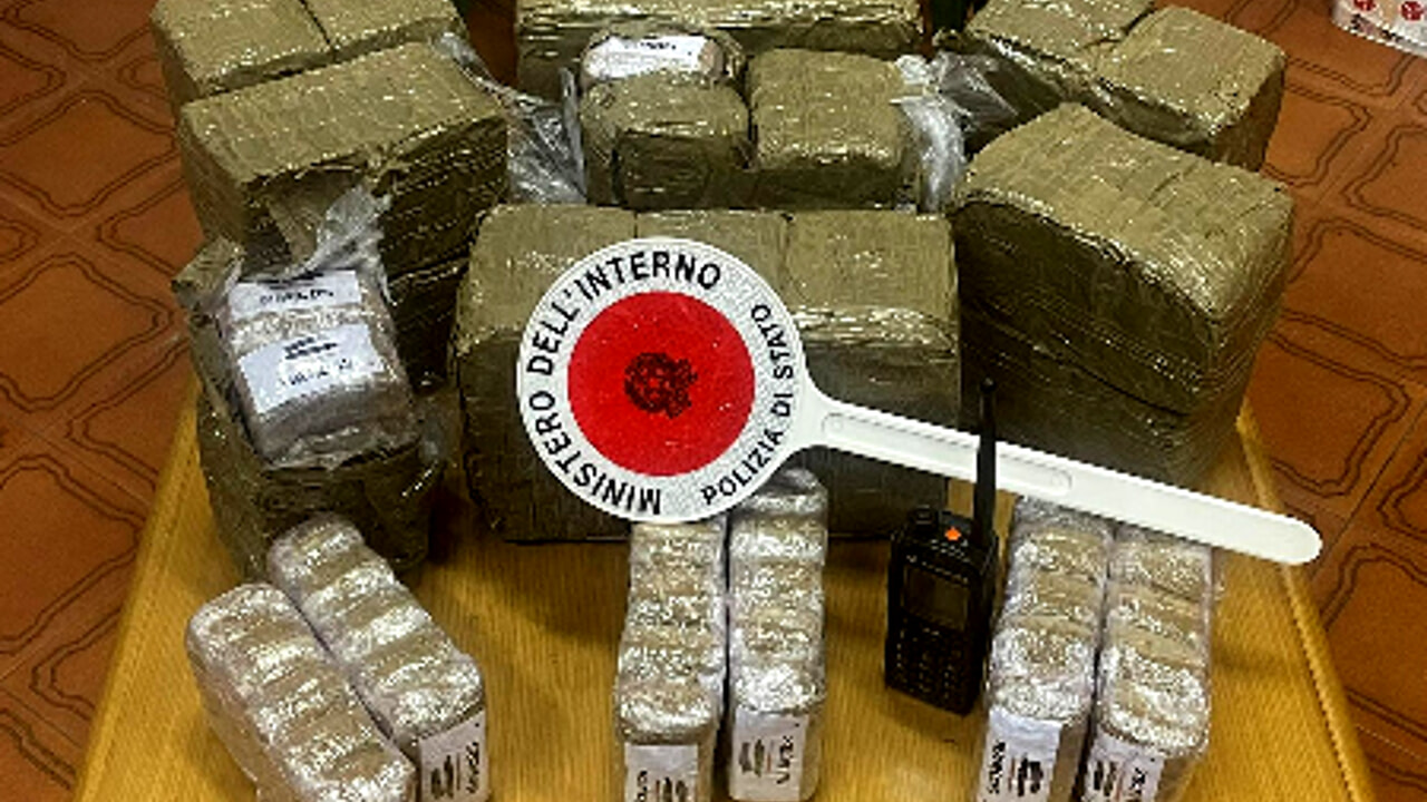 Testaccio, pusher 20enne arrestata con quasi 20 chili di droga