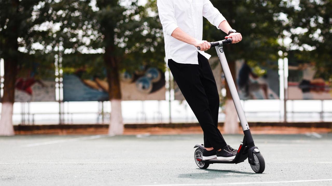 Monopattino come l’auto: condanna penale per chi guida da ubriaco