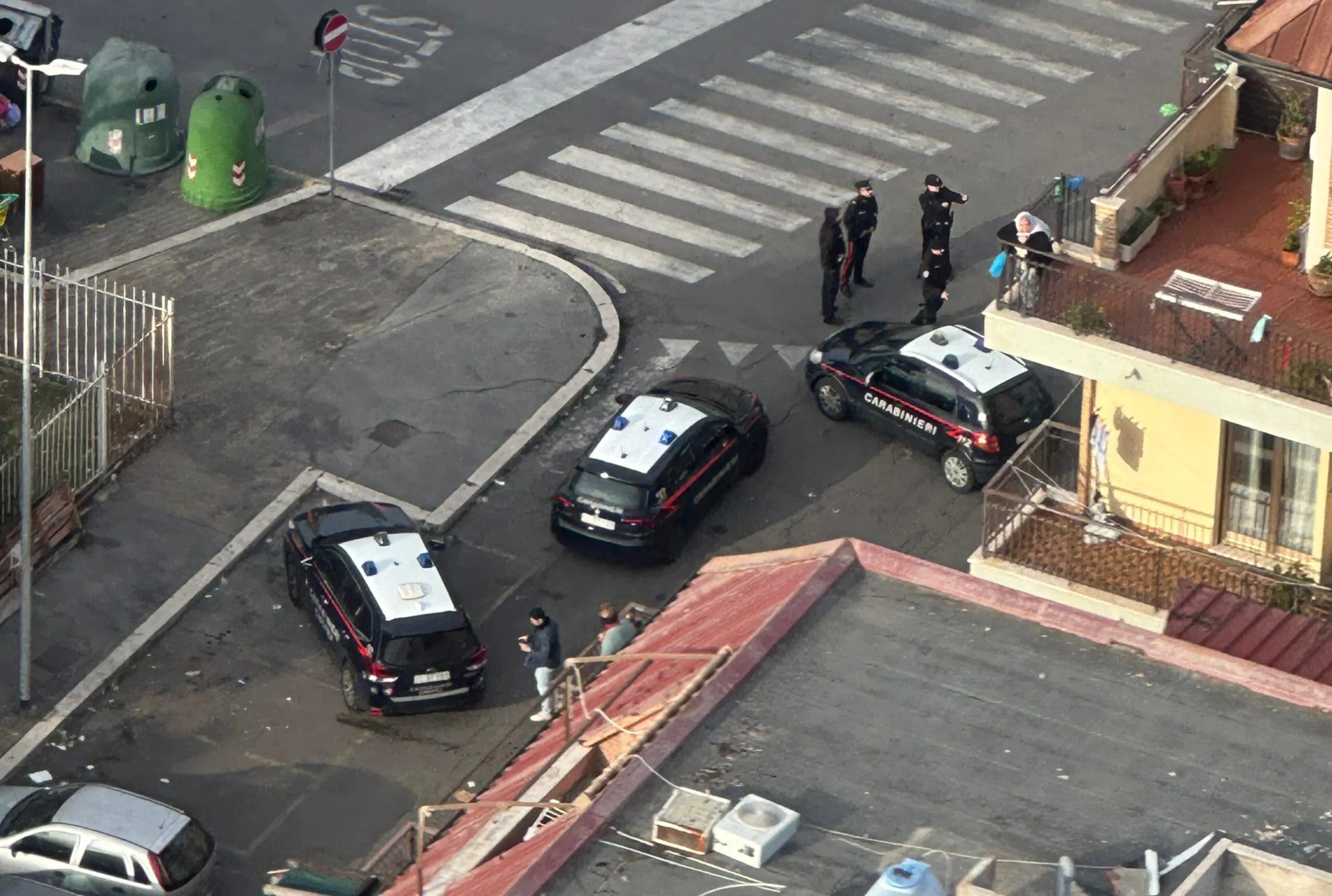 Ostia, blitz antidroga dei carabinieri in piazza Gasparri: 13 arresti