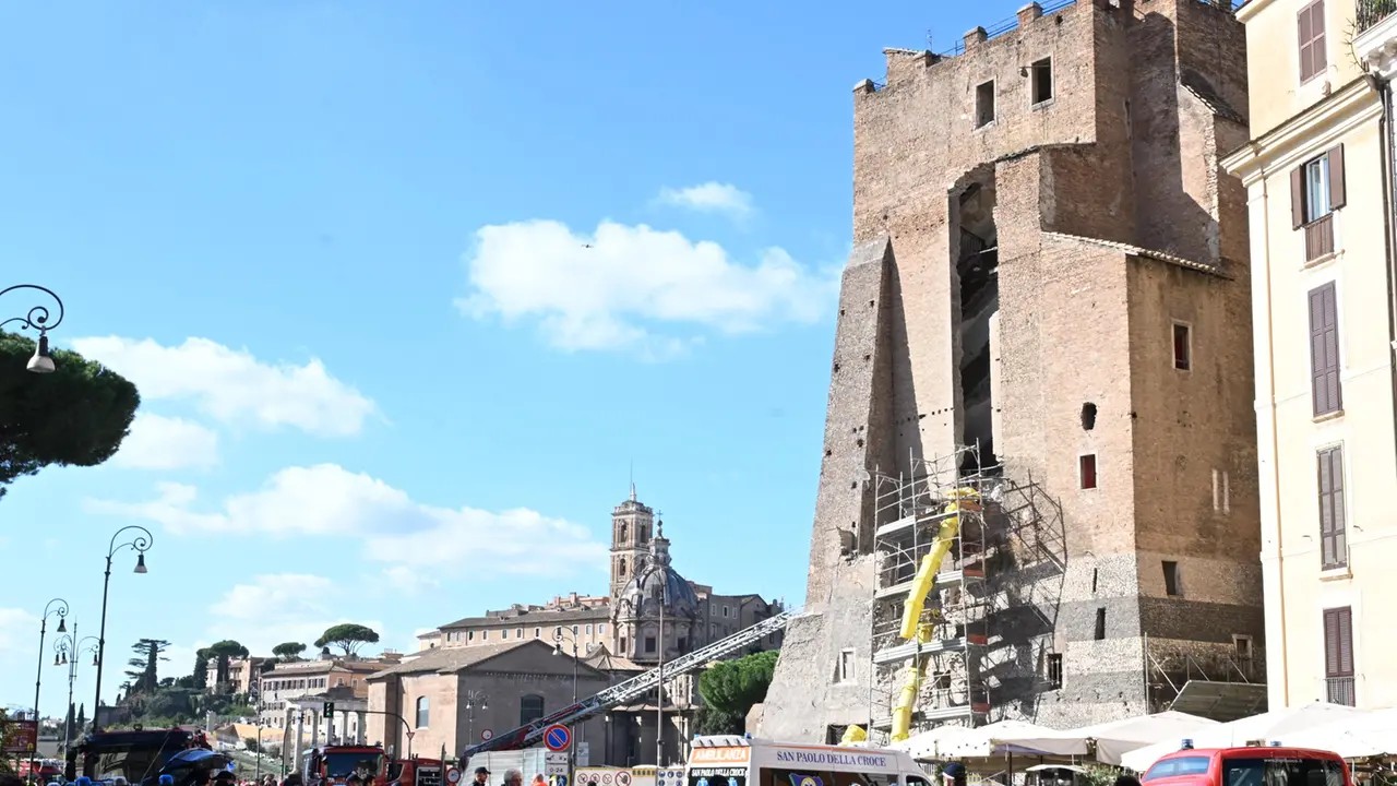 Crollo Torre dei Conti, Roma bloccata tra zona rossa e restauri a rischio