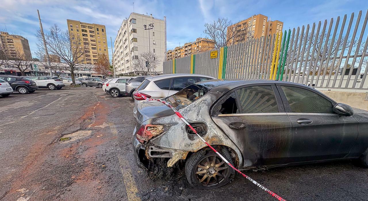 Raid incendiario contro le auto dei finanzieri a Montesacro