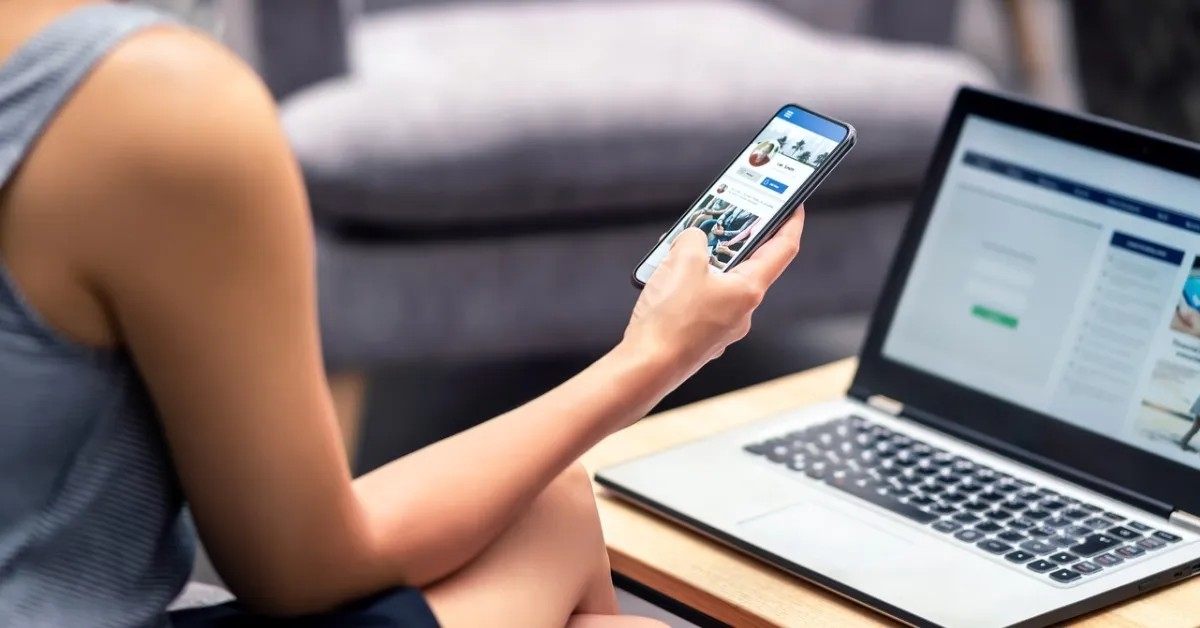 Roma, deruba l’amica e scappa in Spagna: “beccata” su Facebook