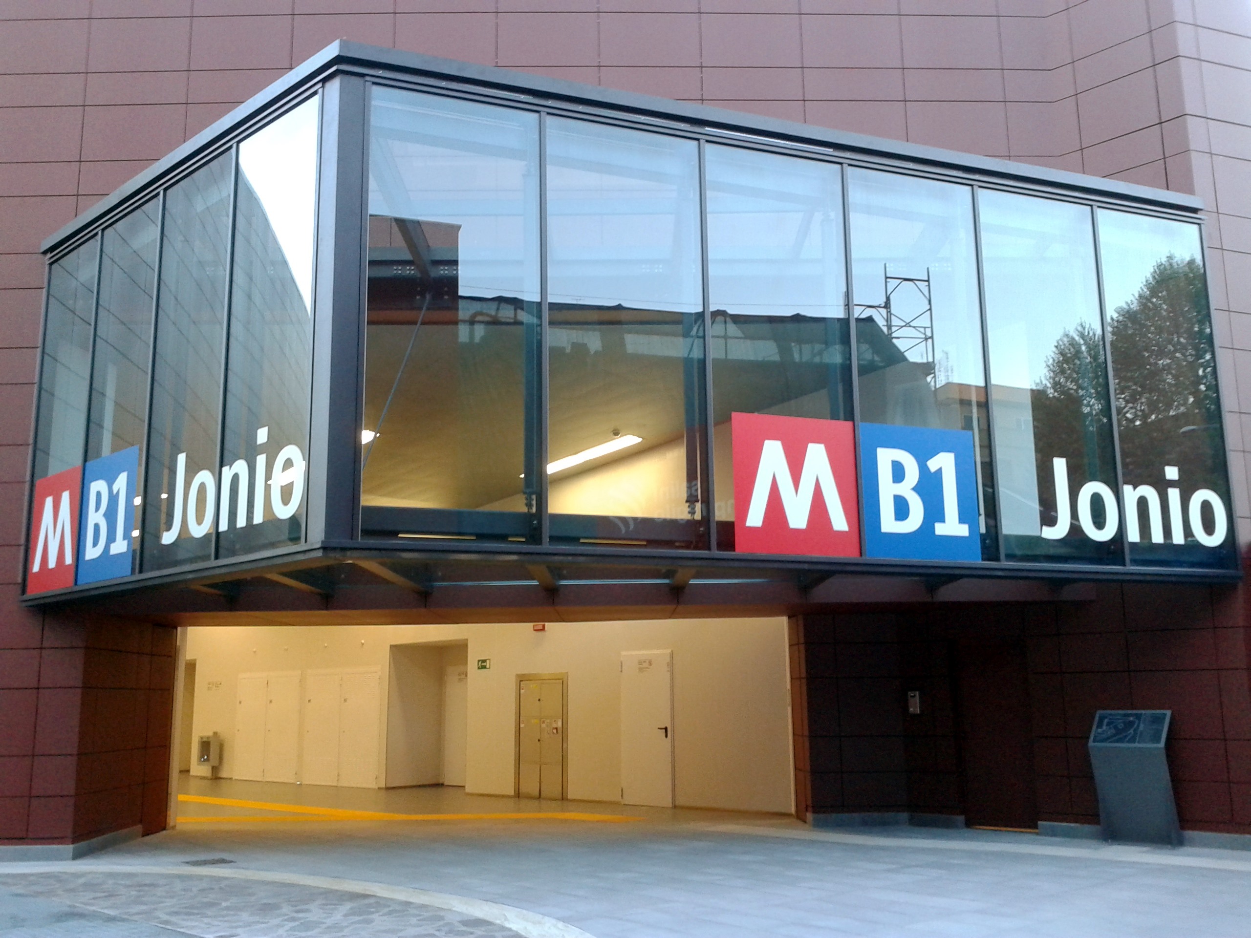 Violenza alla metro Jonio, indagini senza sosta: la vittima sarà riascoltata