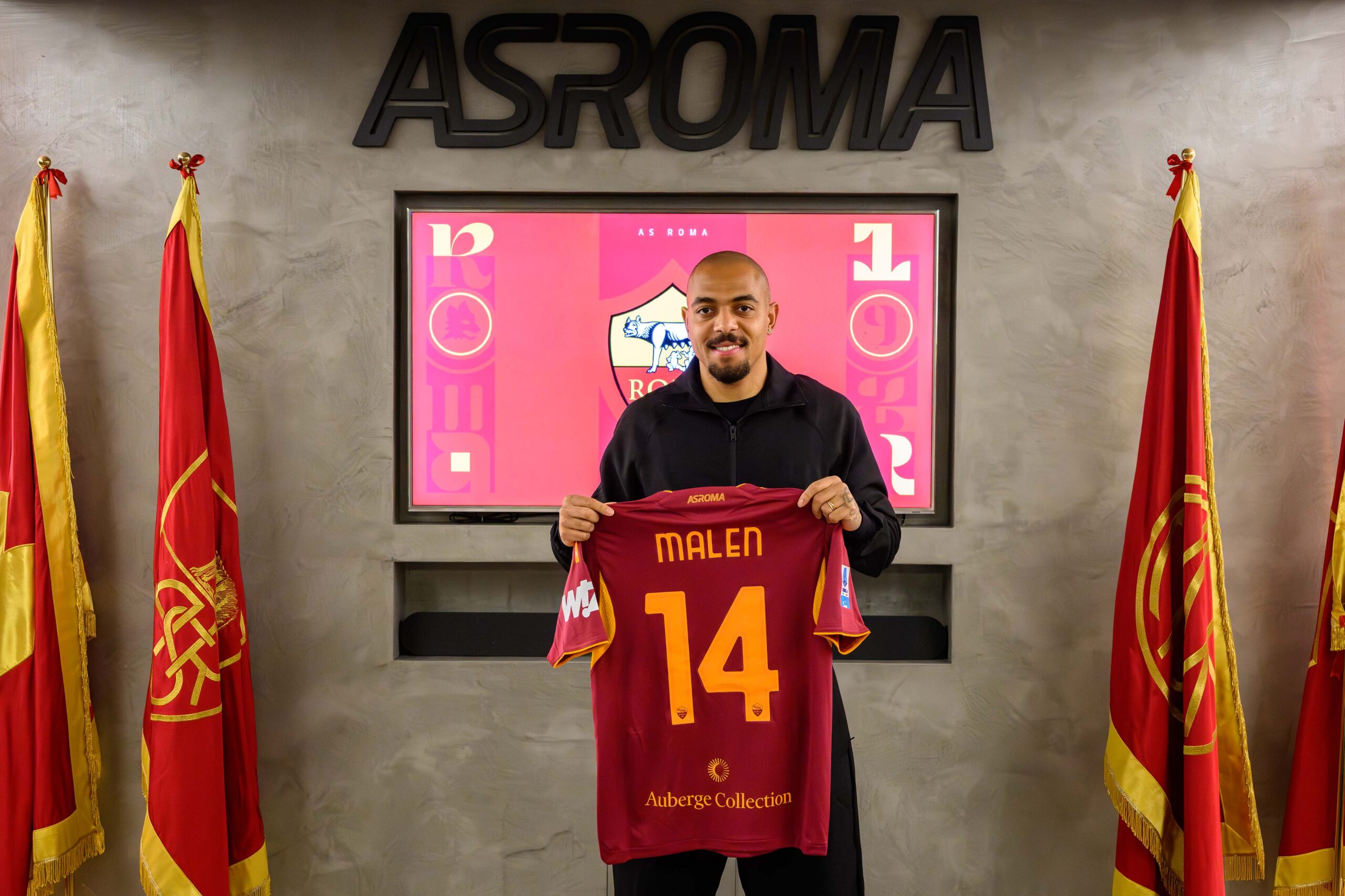 Roma, Donyell Malen si presenta. L’olandese vestirà la numero 14