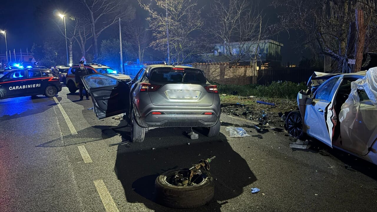 Ardea, terribile scontro frontale in via Severiana: 3 morti e un ferito grave