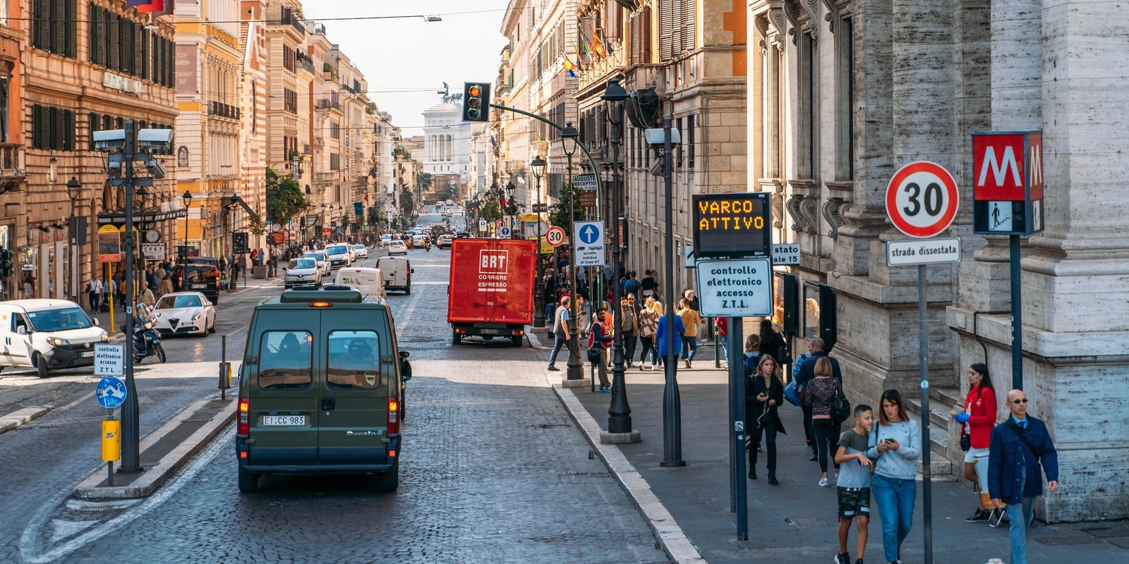 In centro a Roma a passo di lumaca: da domani limite dei 30 km/h