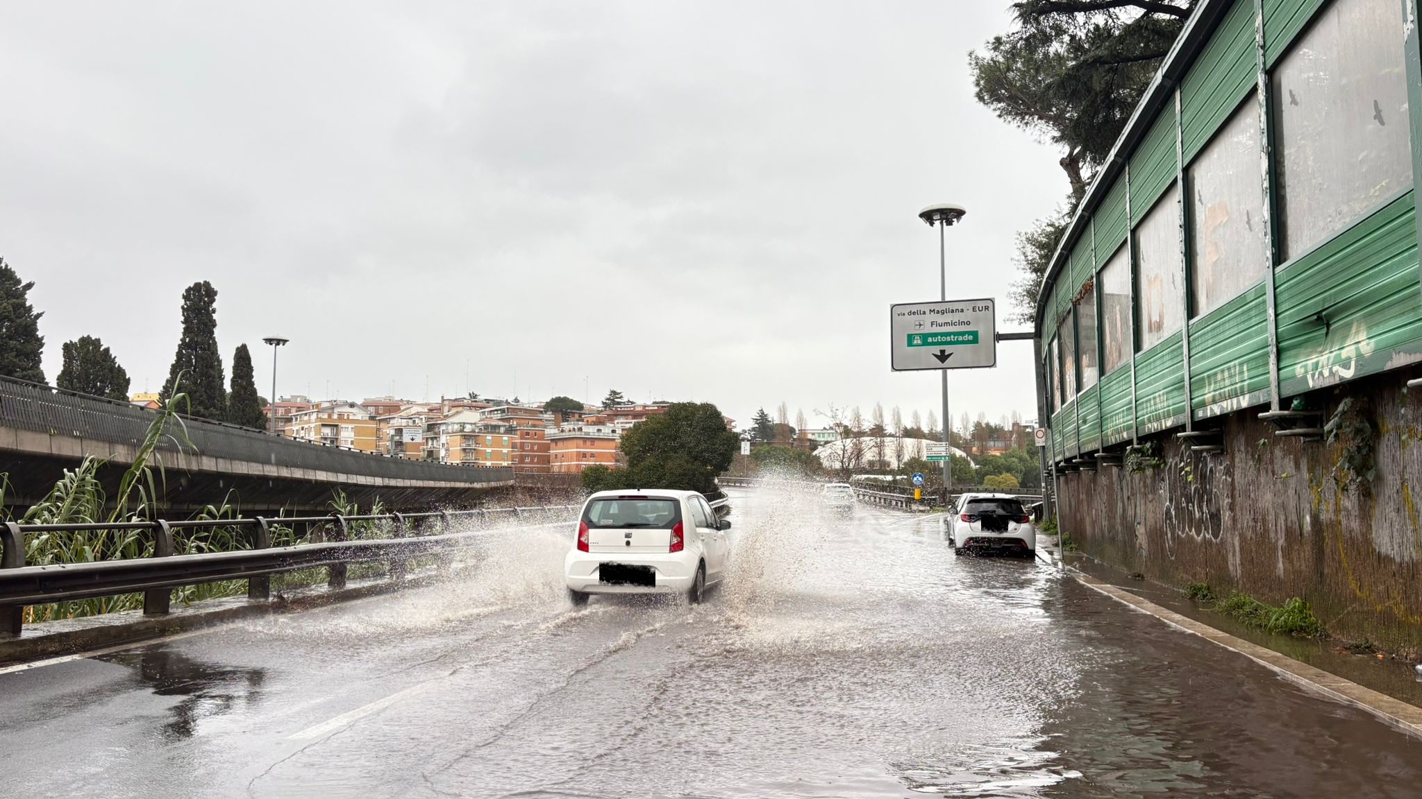 Roma: via Laurentina sommersa, divampa la protesta dei residenti