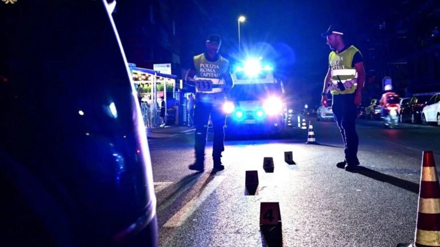 Incidente in via Filippo Fiorentini, 18enne travolto da una Smart