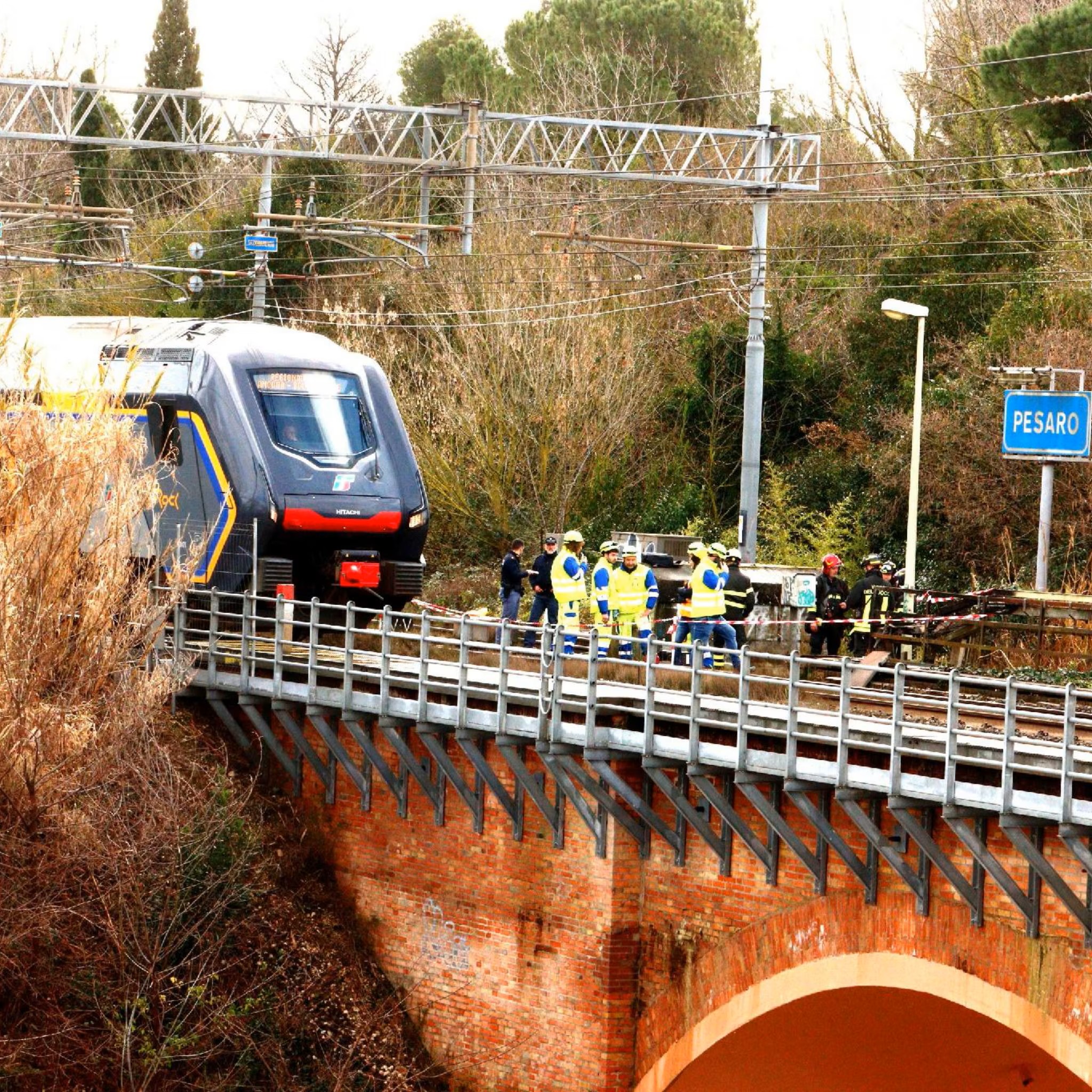 Roma, sabotaggio alle linee ferroviarie: si indaga sulla pista anarchica